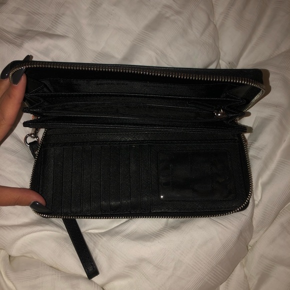 Michael Kors Saffiano Wallet - Picture 2 of 3